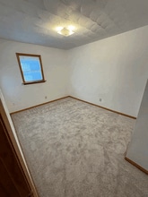 10052 Railroad St, Unit Apartment #1 in Lake City, PA - Foto de edificio - Building Photo