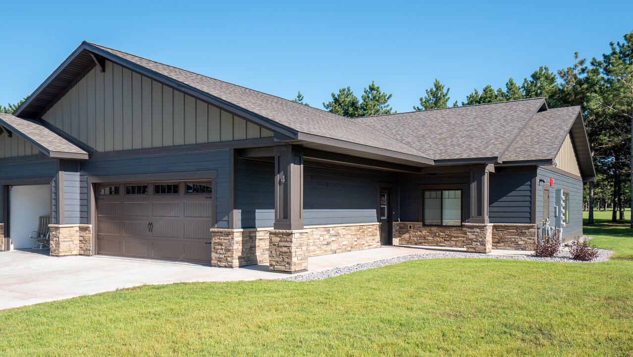 653 Lake Forest Cir in Detroit Lakes, MN - Building Photo