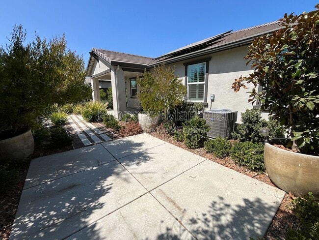 608 Somerset Way in Patterson, CA - Building Photo - Building Photo