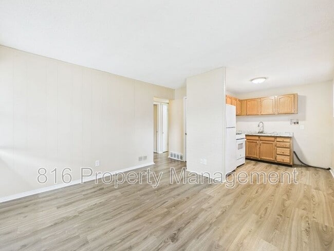 6104 E 152 Terrace in Grandview, MO - Building Photo - Building Photo