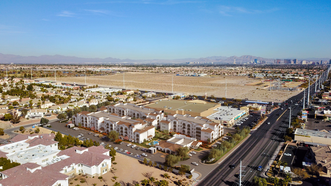 Flamingo Pines Senior 55+ in Las Vegas, NV - Building Photo