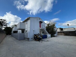 10823 Whipple St in Los Angeles, CA - Building Photo - Building Photo