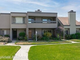 1017 Kingston Ln in Alameda, CA - Building Photo