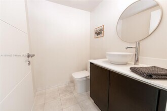 665 NE 25th St, Unit 2301 in Miami, FL - Building Photo - Building Photo