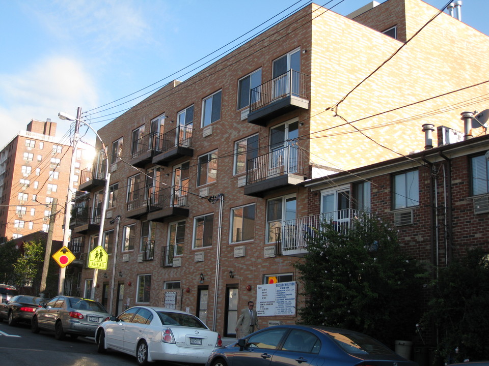 6713-67-15 Austin St in Flushing, NY - Foto de edificio