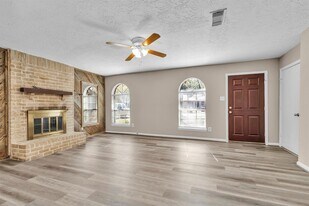 4627 Hickorygate Dr in Spring, TX - Building Photo