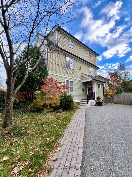 150 Vassal Ln in Cambridge, MA - Building Photo