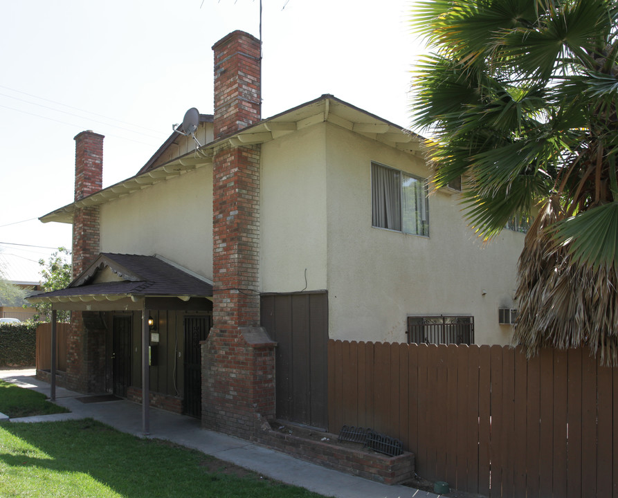 3081 Canyon Crest Dr in Riverside, CA - Building Photo