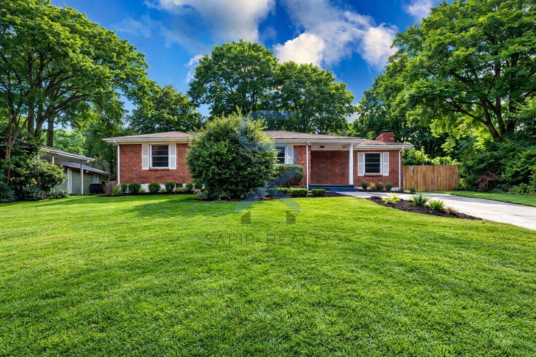 2998 Belvedere Ln in Decatur, GA - Foto de edificio