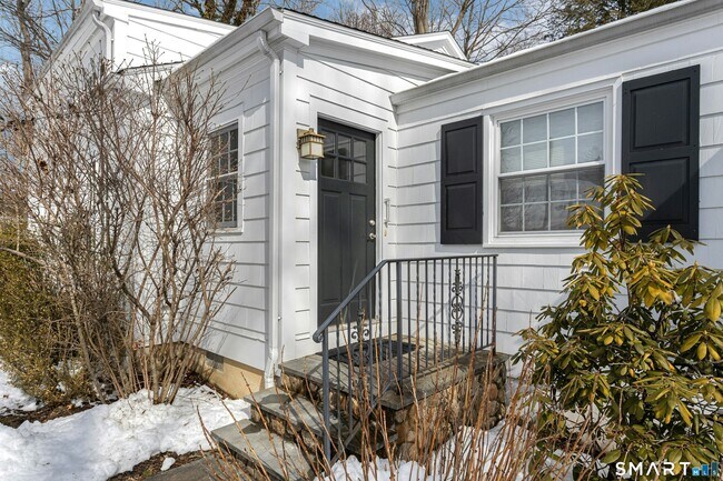 19 Robin Hood Ln in Darien, CT - Building Photo - Building Photo