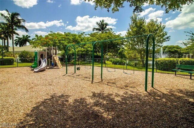10034 Poppy Hill Dr in Ft. Myers, FL - Building Photo - Building Photo