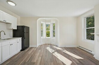 109 W Queen Ln in Philadelphia, PA - Building Photo - Building Photo