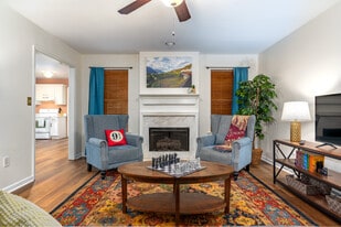 201 Willow Creek S Cir in Alabaster, AL - Building Photo