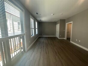 656 Saratoga St in Boston, MA - Foto de edificio - Building Photo