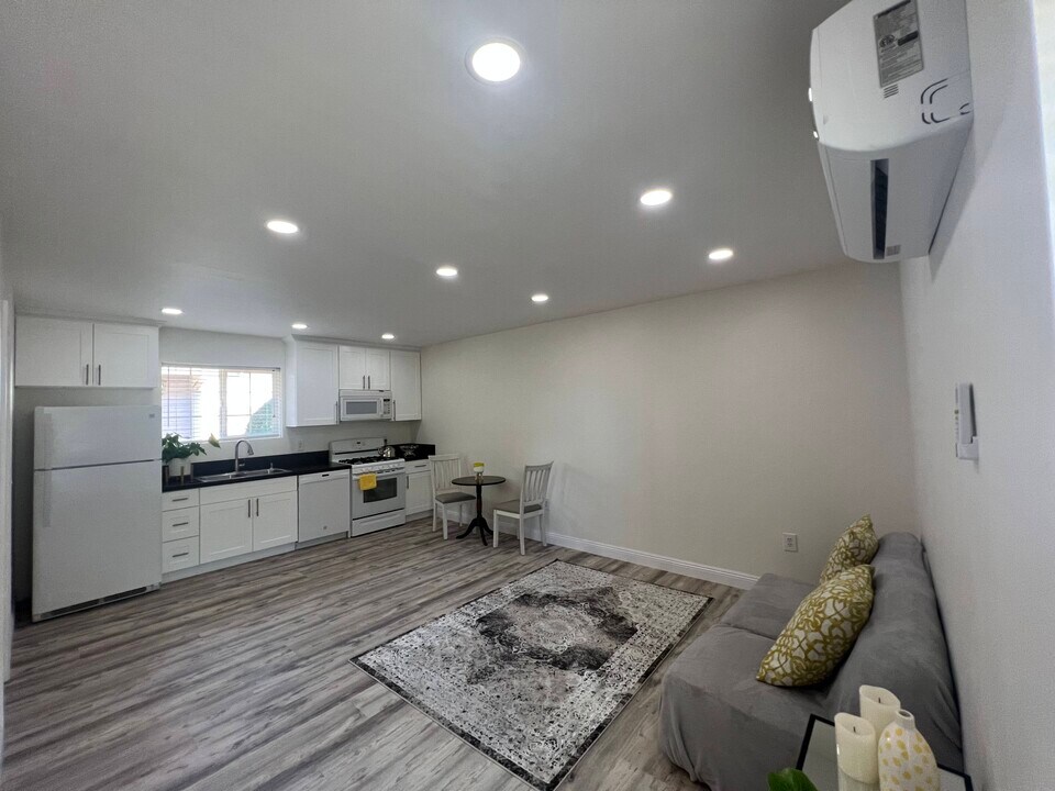 1443 Aliso Pl in Escondido, CA - Building Photo
