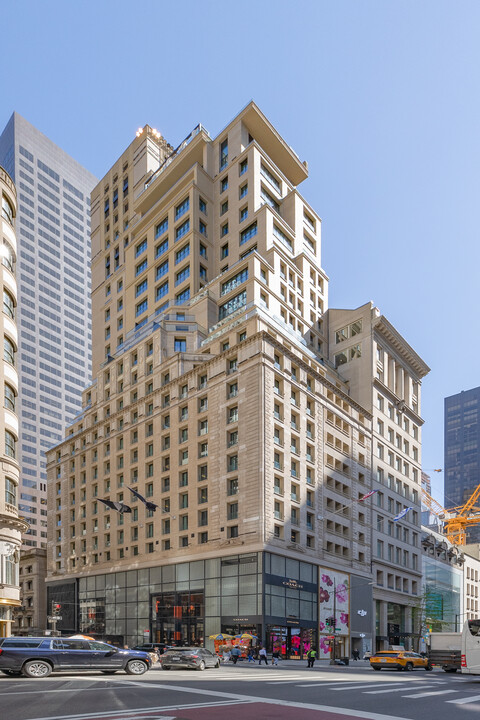 Mandarin Oriental Residences Fifth Avenue in New York, NY - Foto de edificio