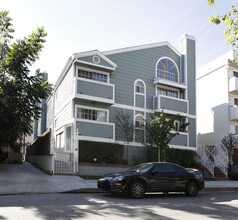 4211 Arch Dr in Studio City, CA - Building Photo - Building Photo