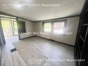 2349 Bellfield Ave in Akron, OH - Building Photo - Building Photo