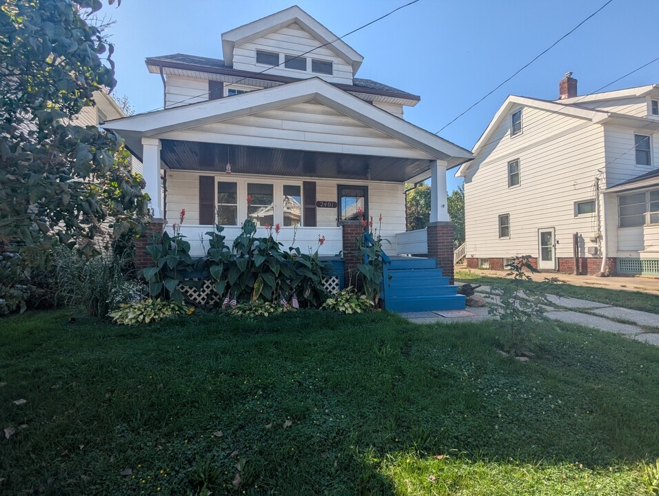 2401 Natchez Ave in Cleveland, OH - Building Photo