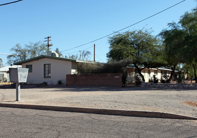 2568 E Copper St in Tucson, AZ - Foto de edificio - Building Photo