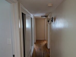 2208 Holden Way in Bakersfield, CA - Building Photo - Building Photo