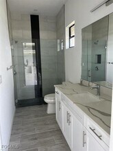 345 Diplomat Pkwy E in Cape Coral, FL - Foto de edificio - Building Photo