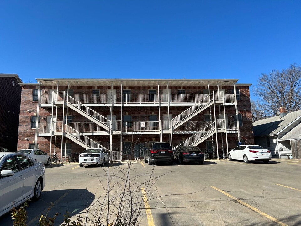 1105 Ratone St in Manhattan, KS - Building Photo