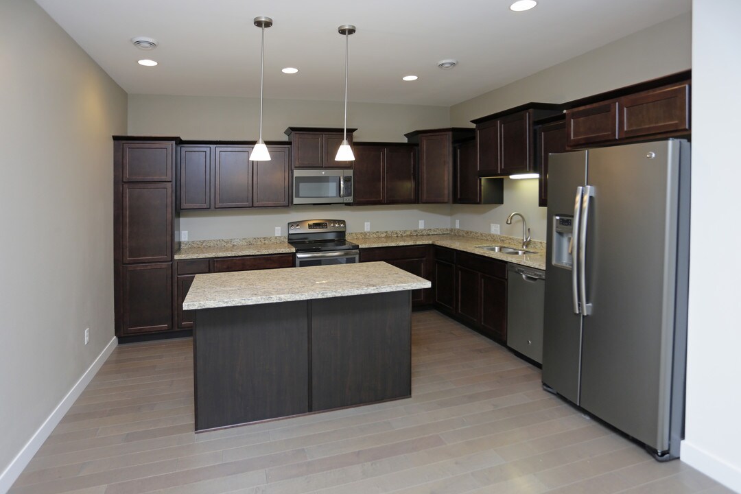 Hugos Village Townhomes in Grand Forks, ND - Building Photo