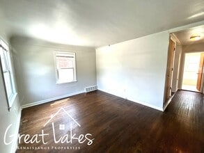 23121 Oakwood Ave in Eastpointe, MI - Building Photo - Building Photo