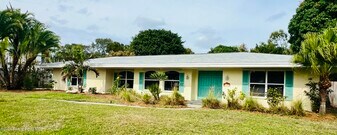 618 Hibiscus Trail in Melbourne Beach, FL - Building Photo