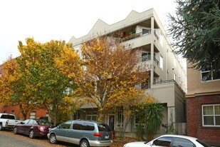 528 3rd Ave in Seattle, WA - Building Photo