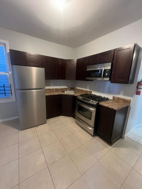 10 W End Ave, Unit 1 in Newark, NJ - Building Photo