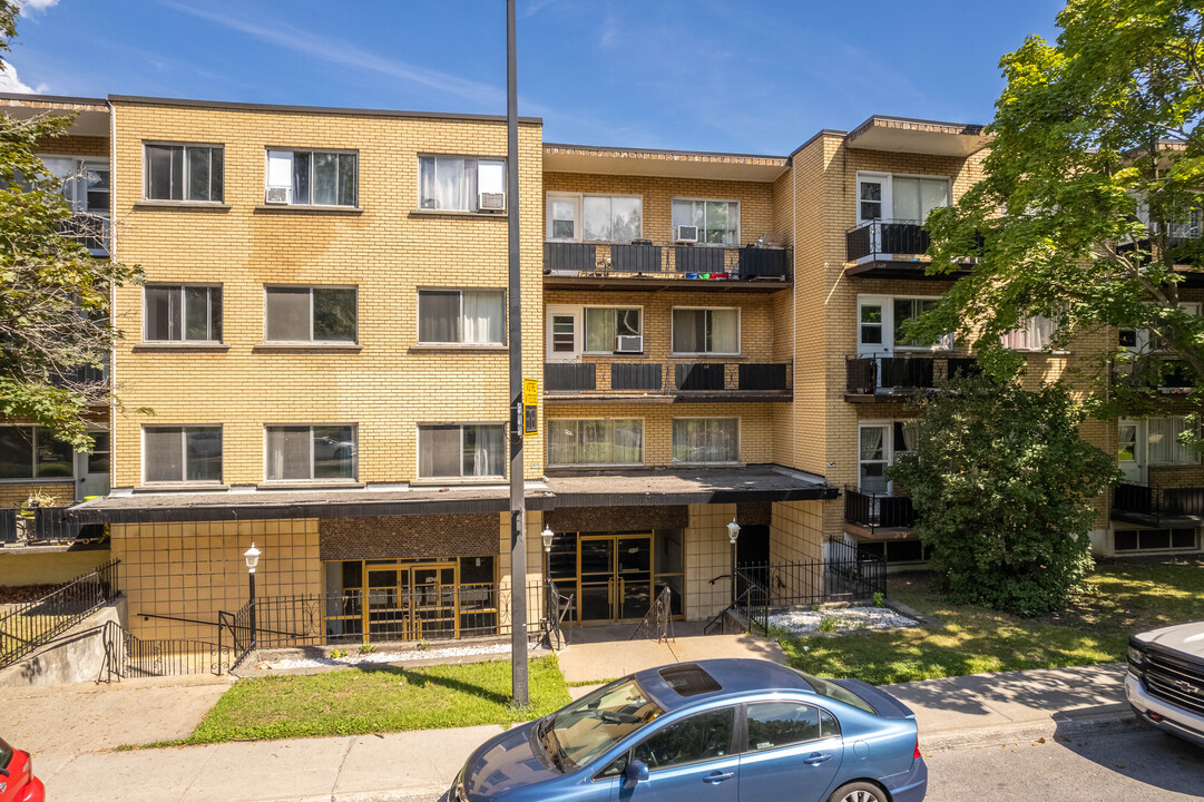 2925 Des Trinitaires Boul in Montréal, QC - Building Photo