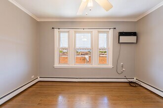 7041 W Addison St in Chicago, IL - Building Photo - Building Photo