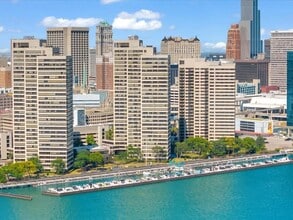 Riverfront Towers in Detroit, MI - Foto de edificio - Building Photo