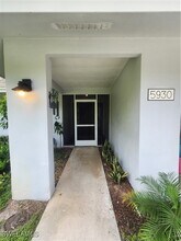 5930 Spanish Oaks Ln in Naples, FL - Building Photo - Building Photo