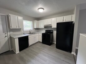 120 Deer Park Cir in Gallatin, TN - Building Photo