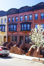 214 W 136th St in New York, NY - Foto de edificio - Building Photo