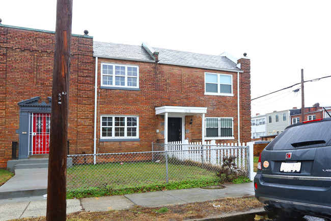 1211 Raum St Ne in Washington, DC - Foto de edificio - Building Photo