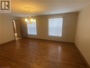 38 11th Rd E in Hamilton, ON - Building Photo - Building Photo