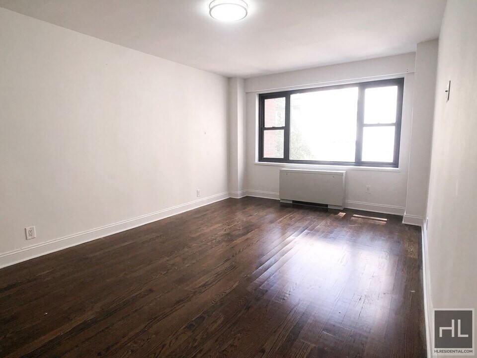 GORGEOUS MIDTOWN EAST 2 BED 2 BATH - WON'T in New York, NY - Building Photo