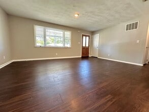 70 Maple Dr in Springboro, OH - Building Photo - Building Photo