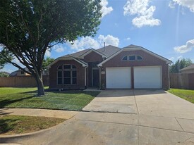 8230 San Jose St in Arlington, TX - Building Photo