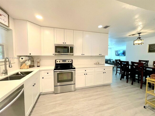 7070 Tyler St in Hollywood, FL - Building Photo - Building Photo