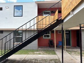 2434 Lidstone St in Houston, TX - Foto de edificio - Building Photo