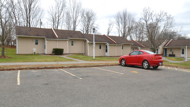 Orchard Hill Estates I & II in Coventry, CT - Building Photo - Building Photo