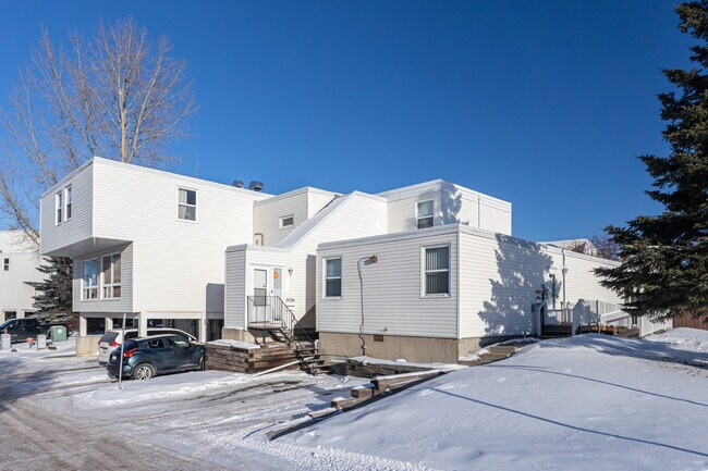 8536-8536 38A Ave NW in Edmonton, AB - Building Photo - Building Photo