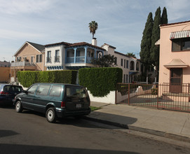 1405 N Hobart Blvd in Los Angeles, CA - Building Photo - Building Photo