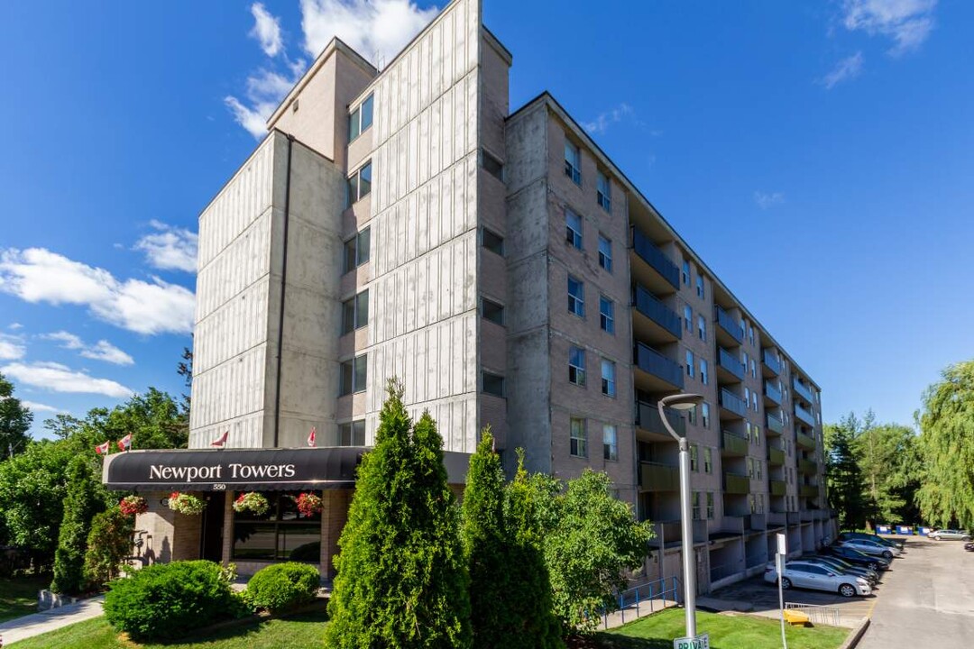 Newport Towers in Kitchener, ON - Building Photo