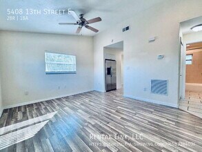 5408 13th St E in Bradenton, FL - Foto de edificio - Building Photo